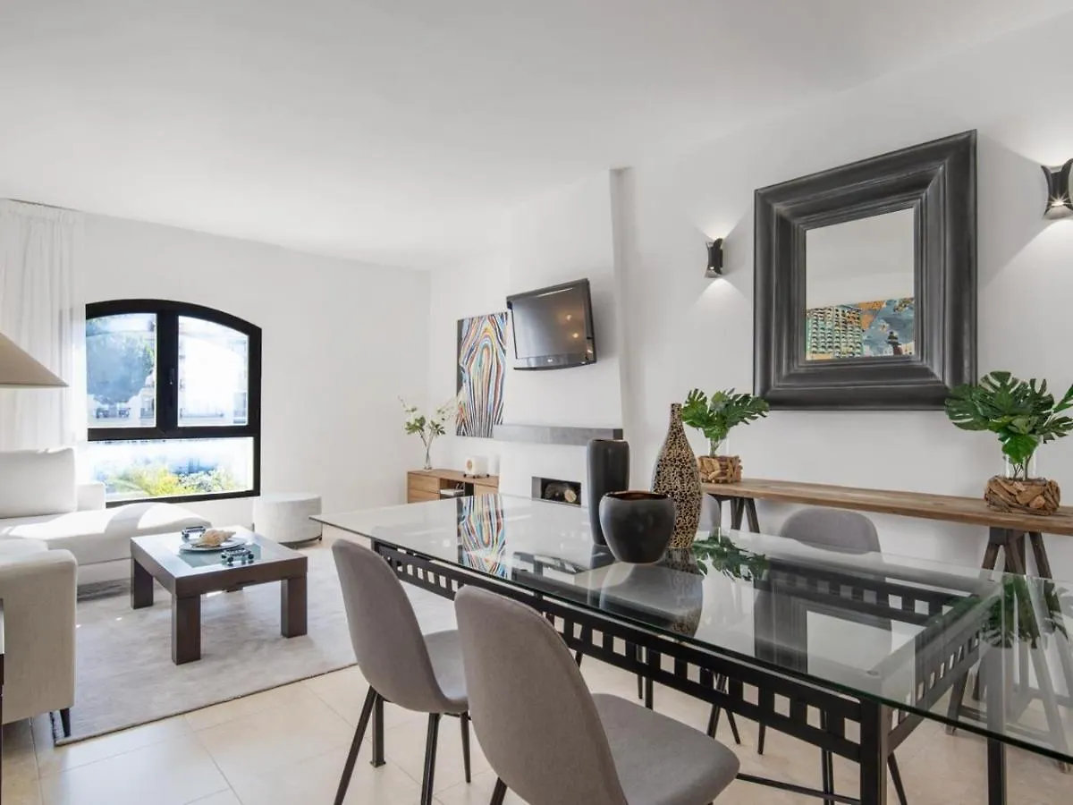 Apartamento De 2 Dormitorios En Playas Del Duque Marbella 0*,