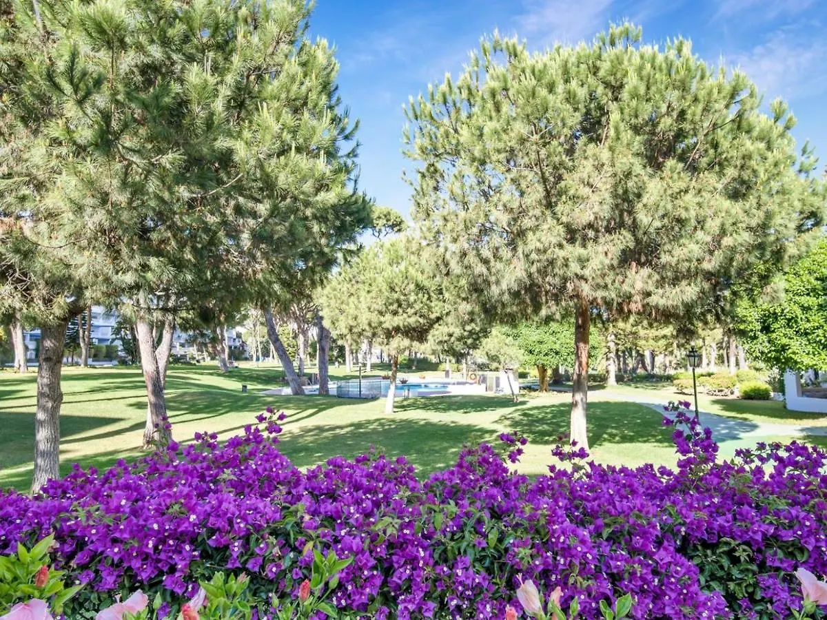 Apartamento De 2 Dormitorios En Playas Del Duque Marbella Spain