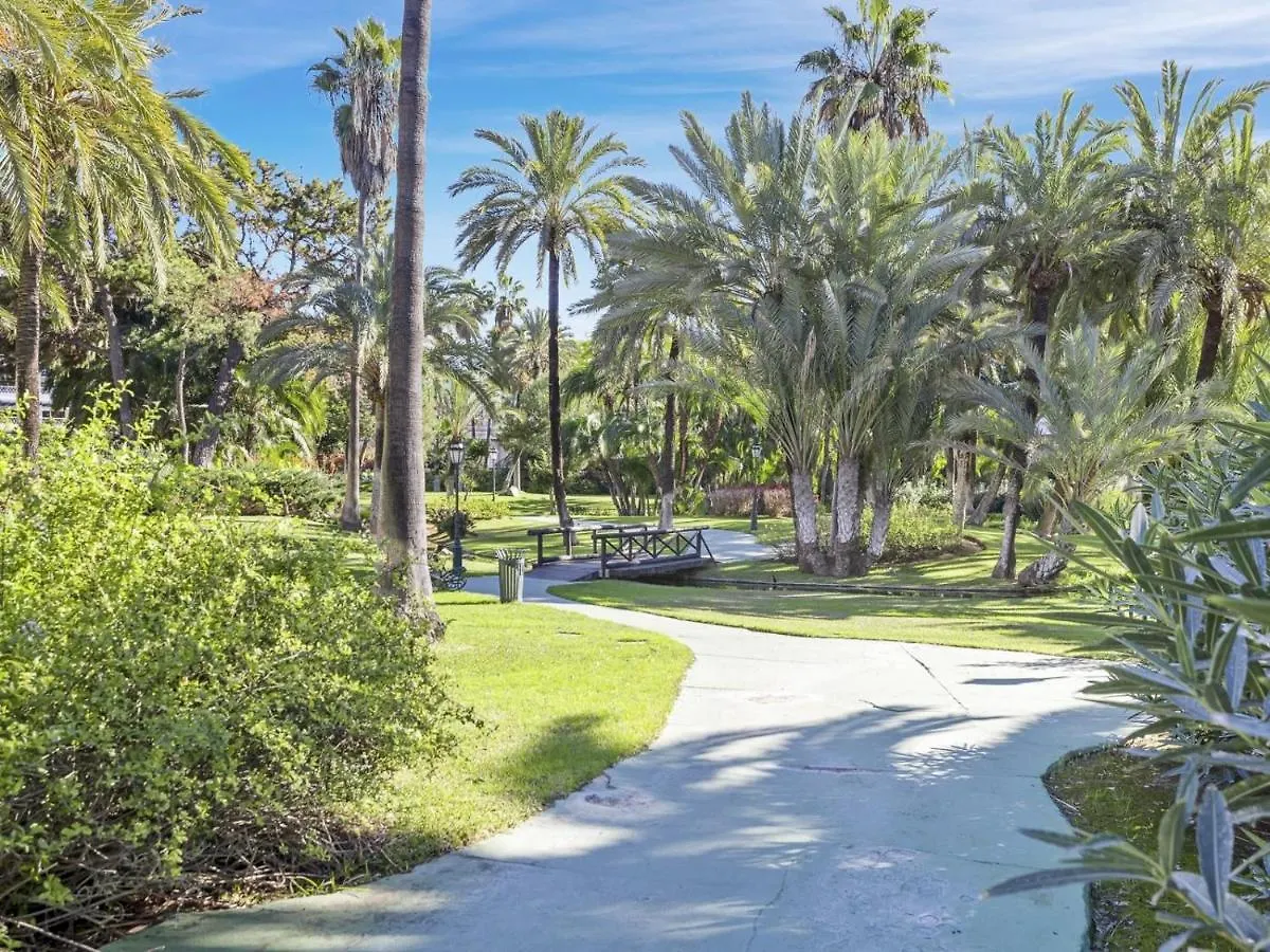 Apartamento De 2 Dormitorios En Playas Del Duque Marbella Apartment