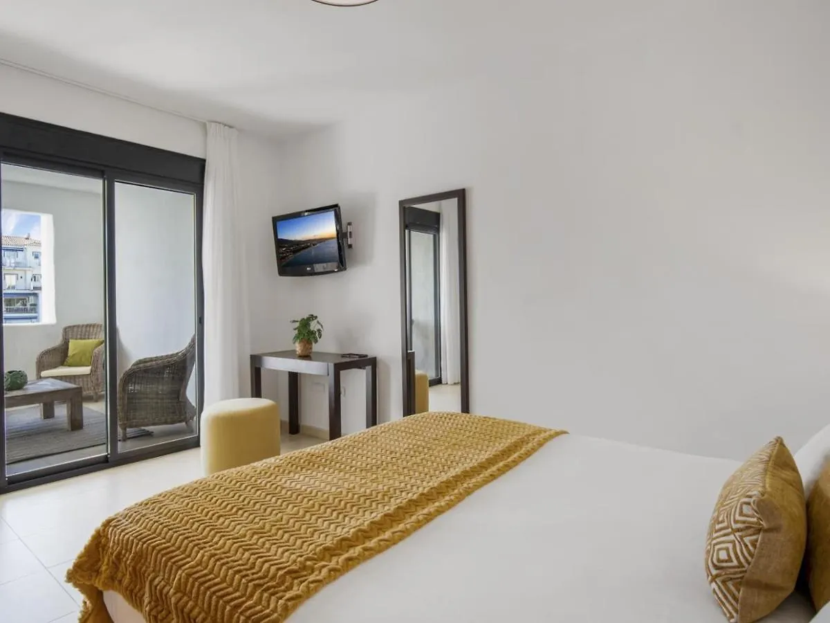 Apartamento De 2 Dormitorios En Playas Del Duque Marbella Apartment
