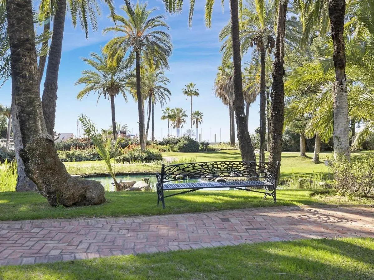 Apartamento De 2 Dormitorios En Playas Del Duque Marbella