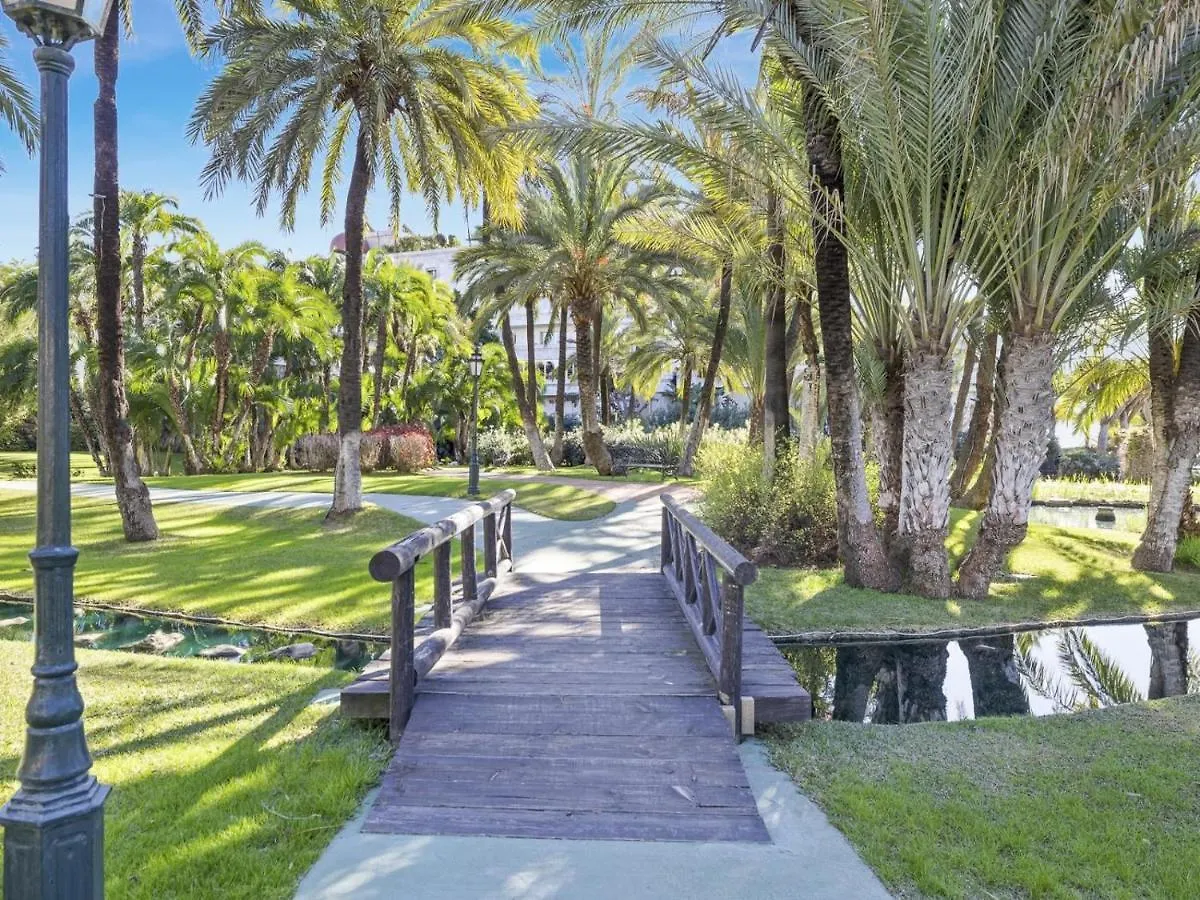 Apartamento De 2 Dormitorios En Playas Del Duque Marbella Apartment