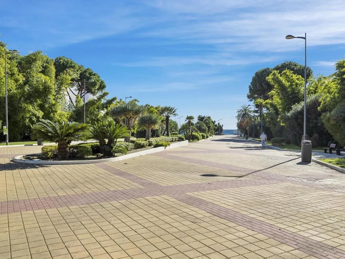 Apartamento De 2 Dormitorios En Playas Del Duque Marbella Spain