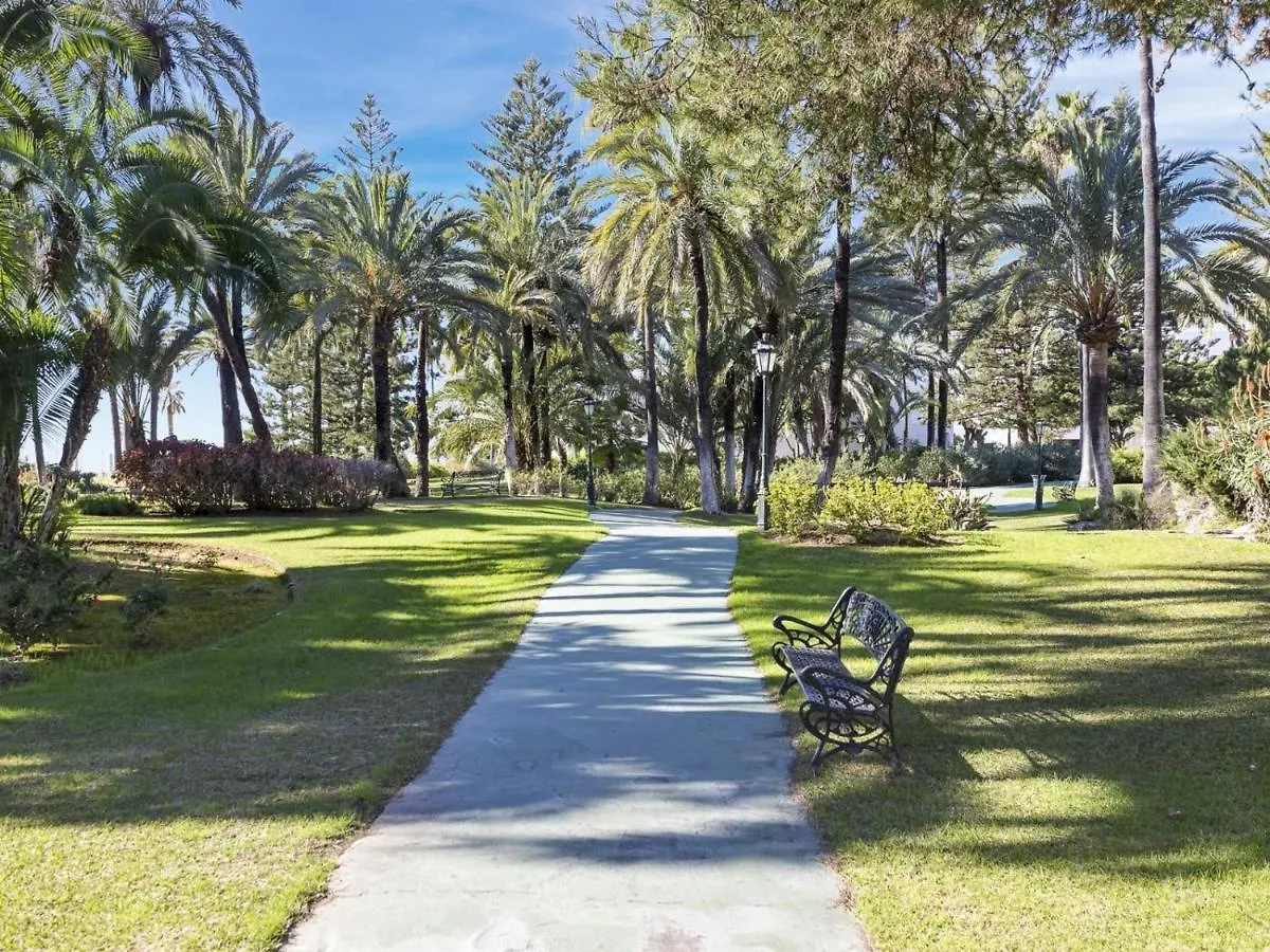 Apartamento De 2 Dormitorios En Playas Del Duque Marbella Apartment