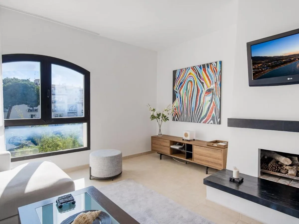 Apartamento De 2 Dormitorios En Playas Del Duque Marbella Apartment