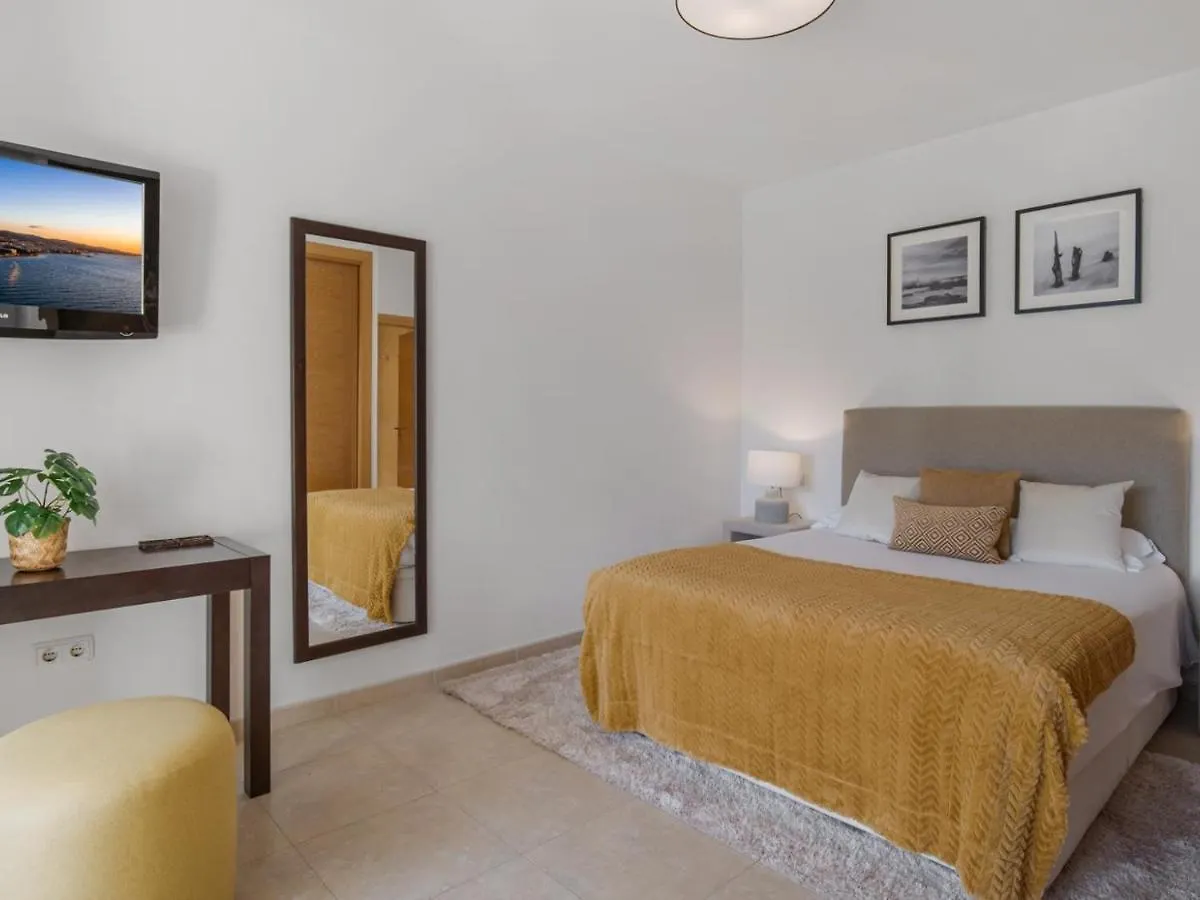 Apartamento De 2 Dormitorios En Playas Del Duque Marbella