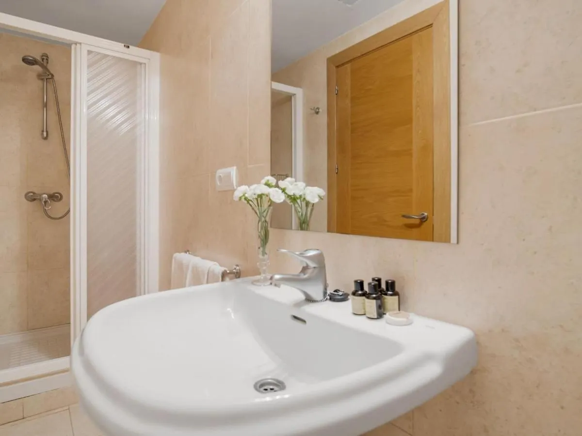 Apartamento De 2 Dormitorios En Playas Del Duque Marbella Apartment