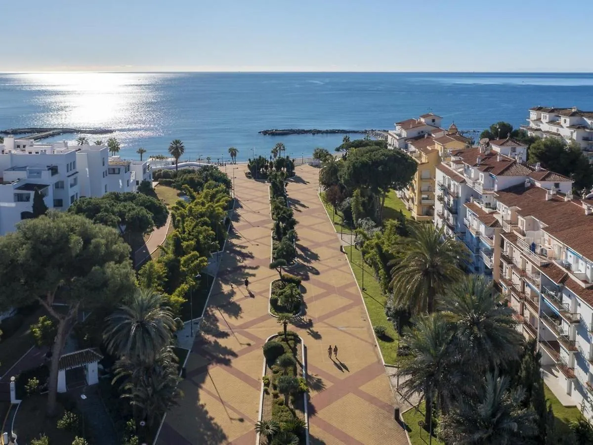 Apartamento De 2 Dormitorios En Playas Del Duque Marbella Spain