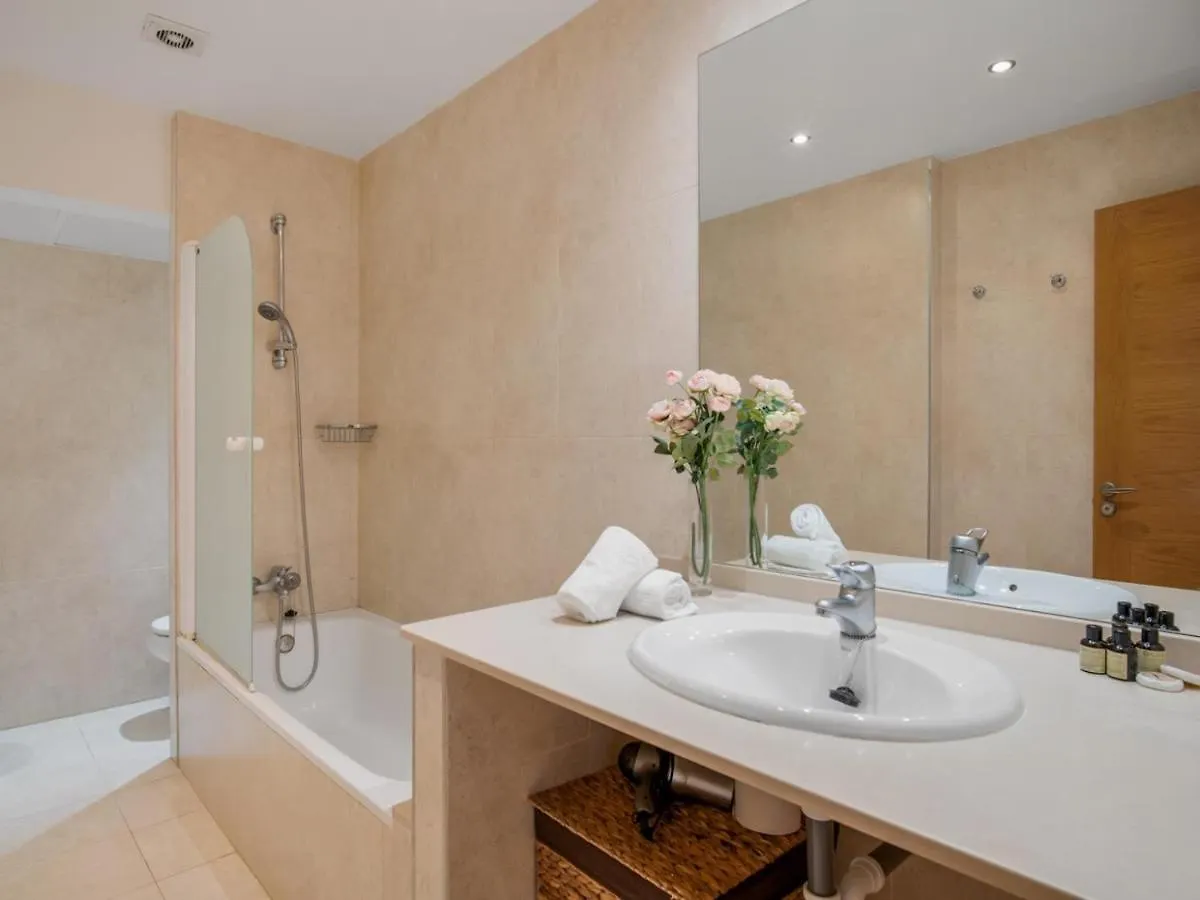 Apartamento De 2 Dormitorios En Playas Del Duque Marbella